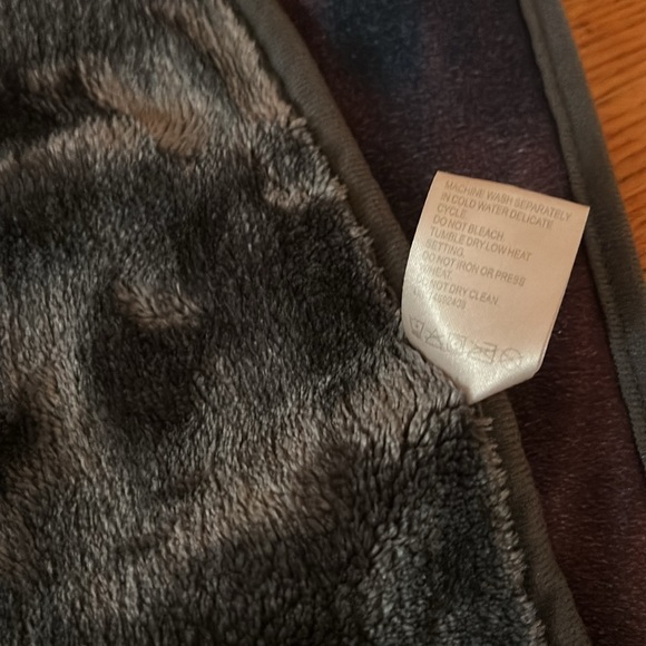 SOLD ELSEWHERE DONT buy Swift official Midnights Blanket Excellent condition - Picture 6 of 7